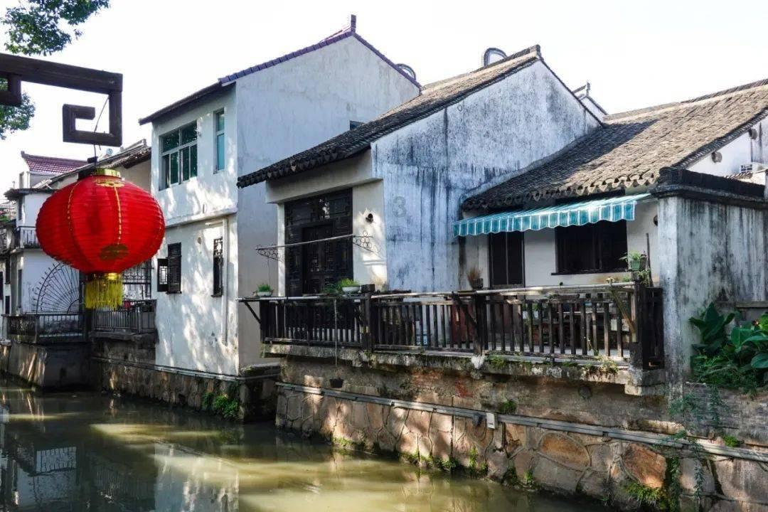 上梁山后,林冲先后做了3件错事,注定他一辈子都会被人踩在脚下
